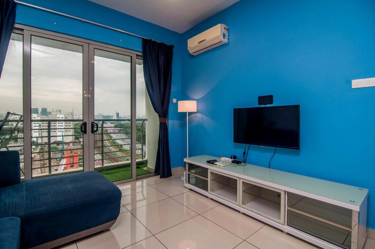 Flora Residence One South By Idealhub Seri Kembangan Bagian luar foto
