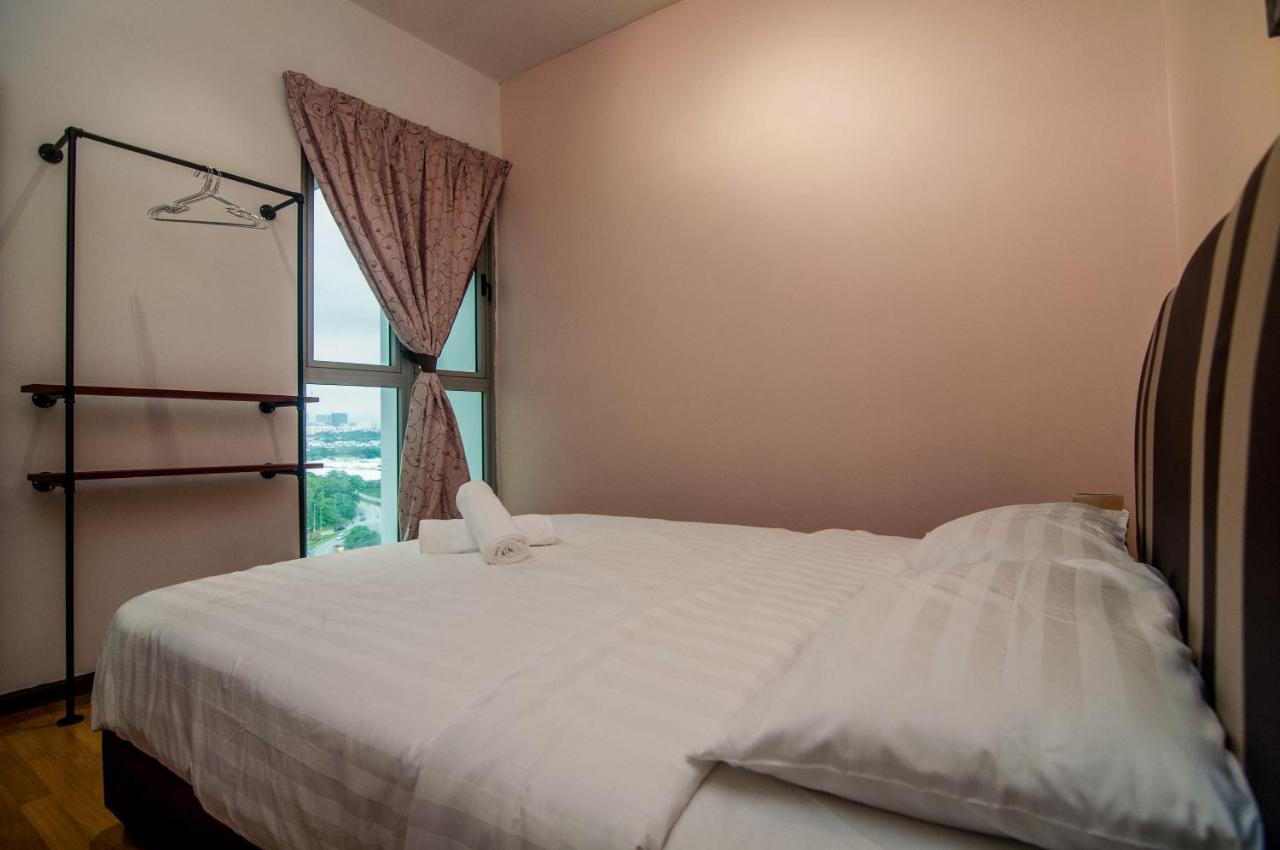 Flora Residence One South By Idealhub Seri Kembangan Bagian luar foto